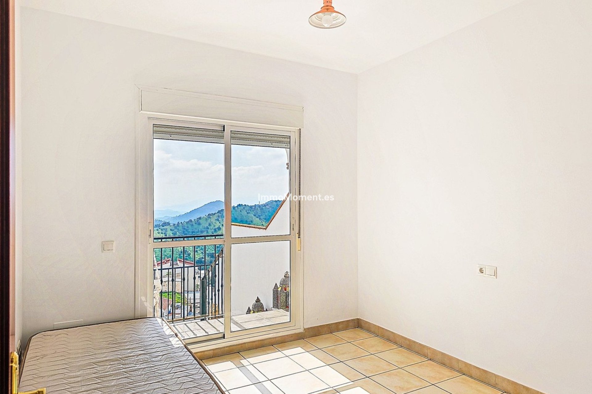 Resale - Detached villa - Inland  - Almogía