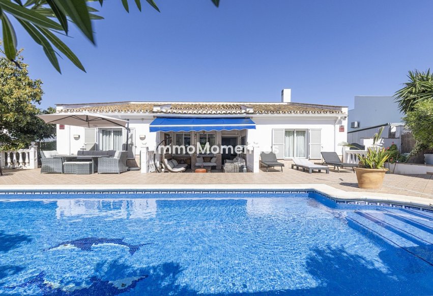 Resale - Detached villa - Manilva - La Duquesa