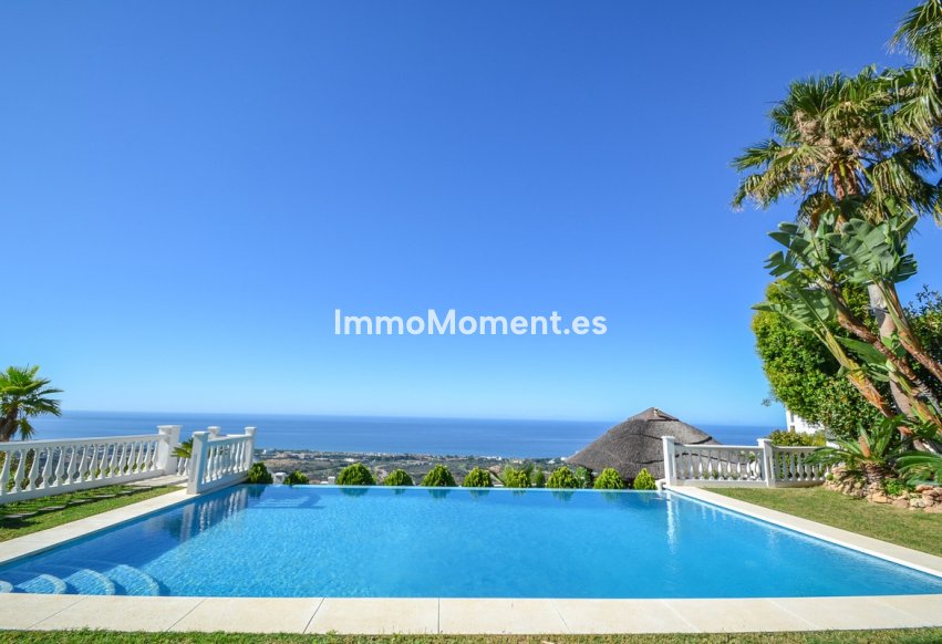 Resale - Detached villa - Marbella - Altos de los Monteros