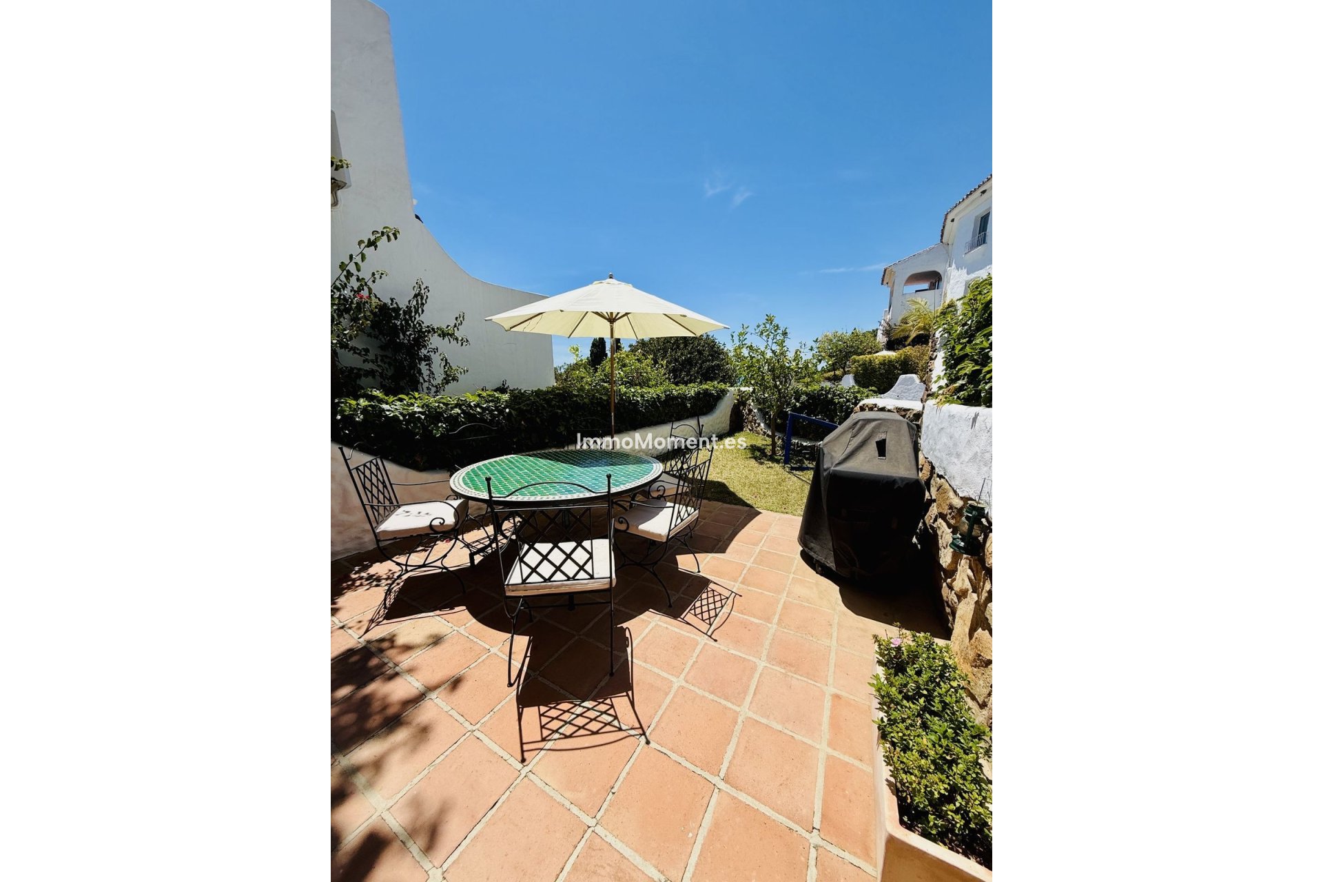 Resale - Detached villa - Marbella - Altos de los Monteros