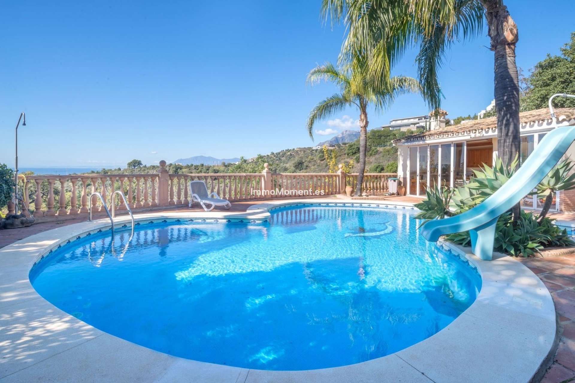 Resale - Detached villa - Marbella - Altos de los Monteros