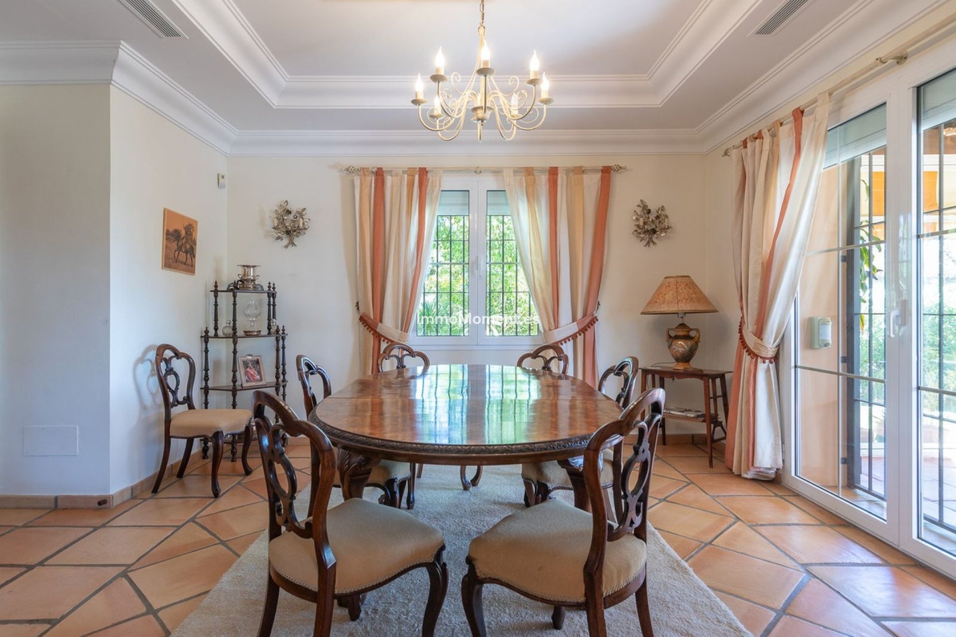 Resale - Detached villa - Marbella - Elviria