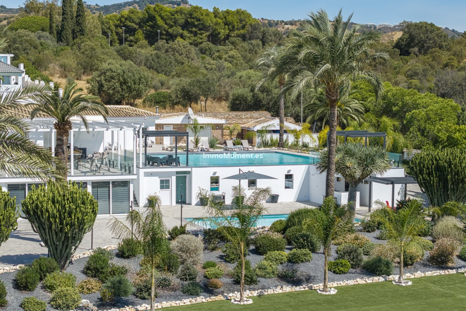 Resale - Detached villa - Marbella - Elviria