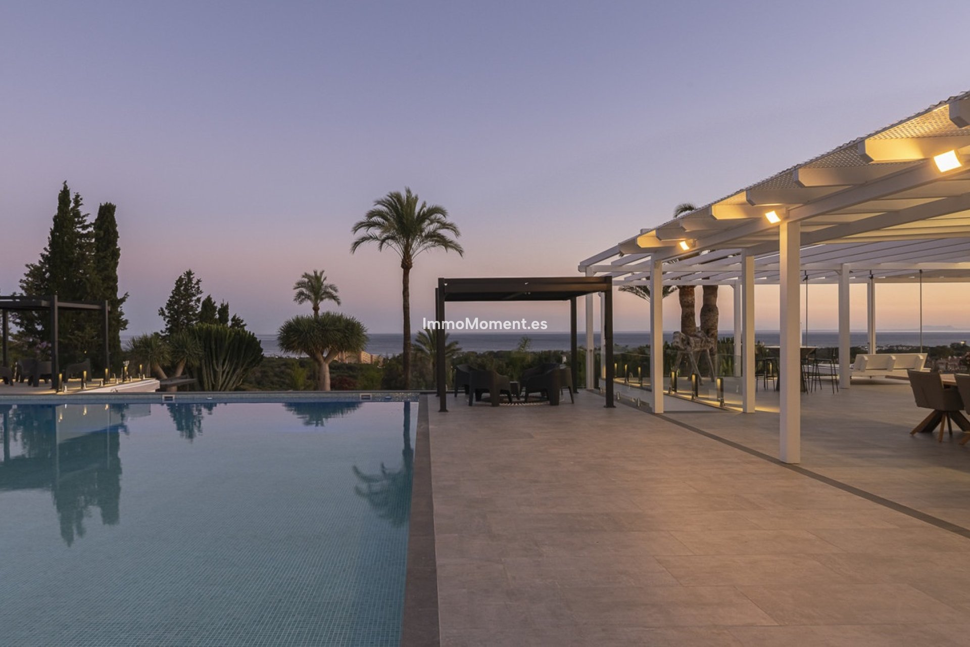 Resale - Detached villa - Marbella - Elviria