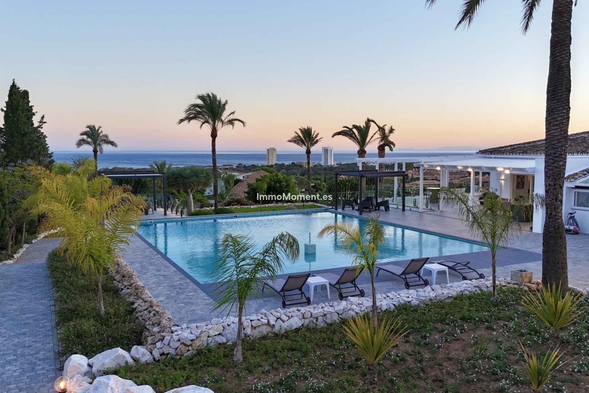 Resale - Detached villa - Marbella - Elviria