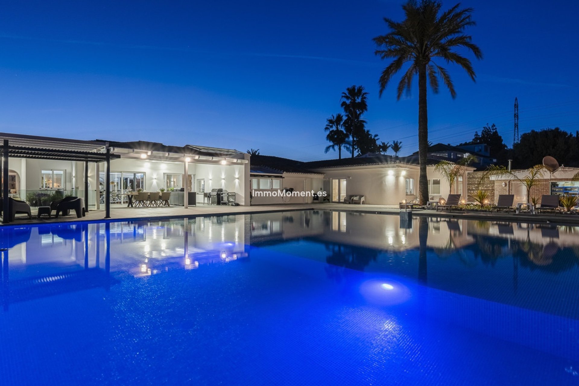 Resale - Detached villa - Marbella - Elviria