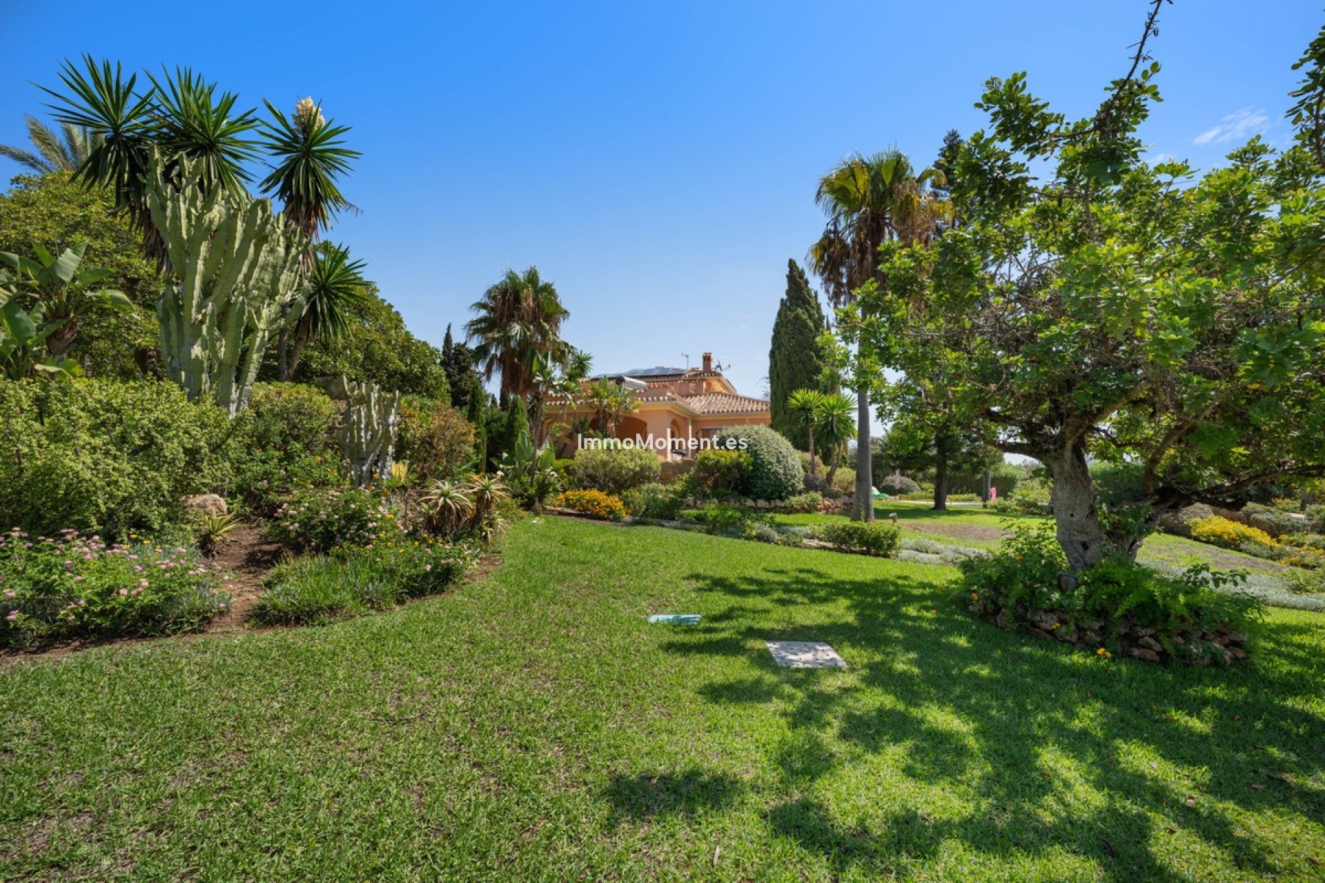 Resale - Detached villa - Marbella - Elviria