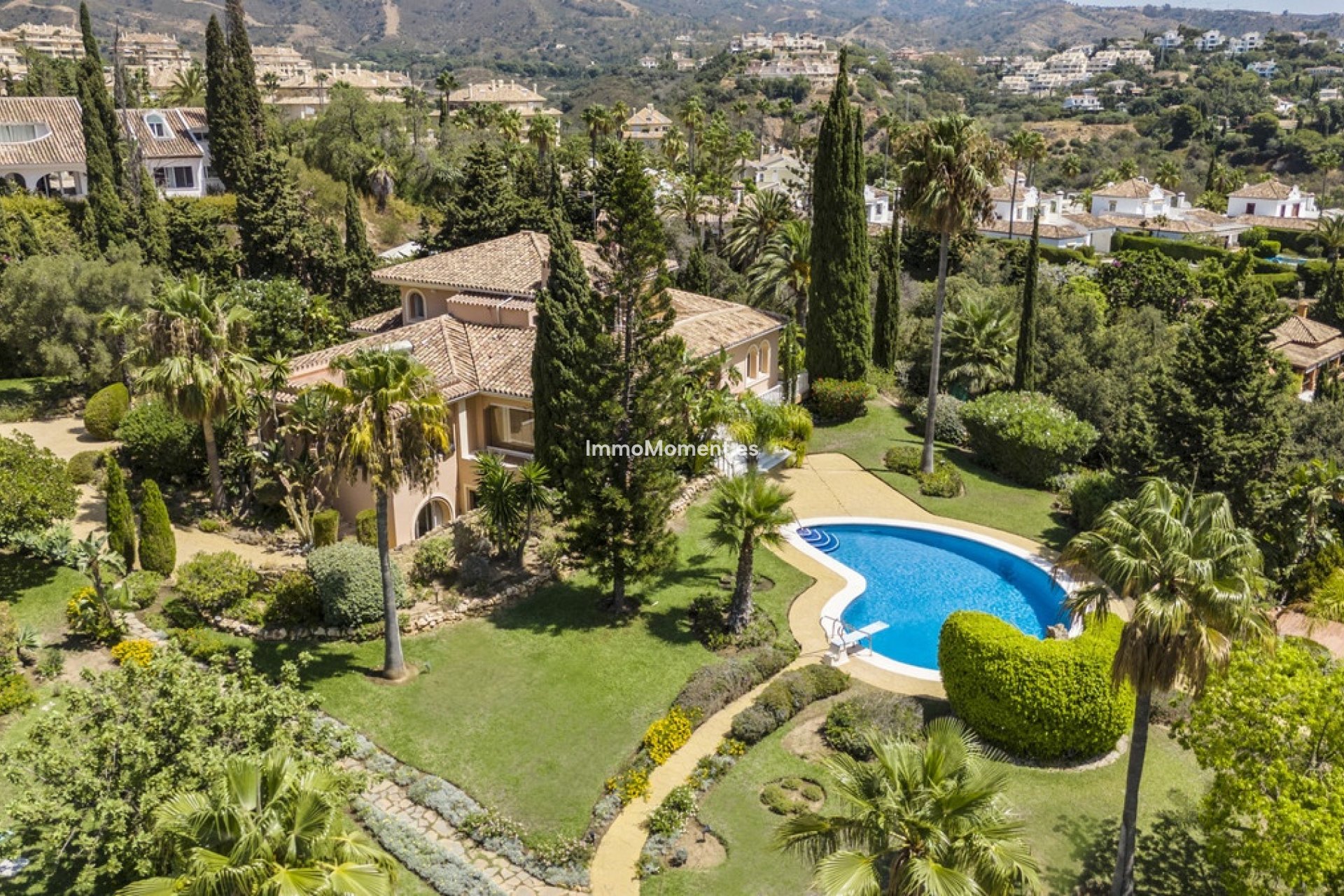 Resale - Detached villa - Marbella - Elviria