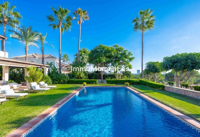 Resale - Detached villa - Marbella - Elviria