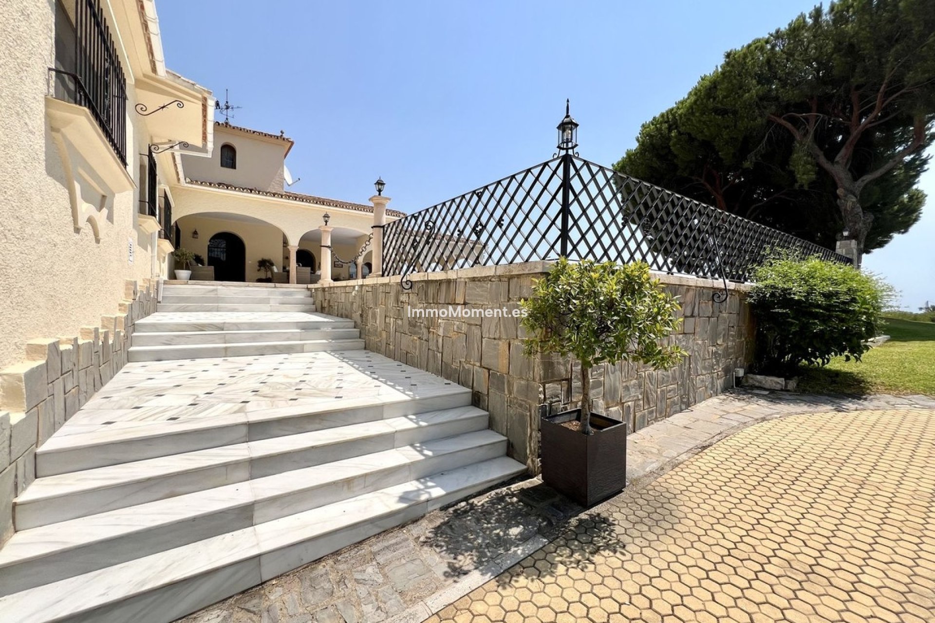 Resale - Detached villa - Marbella - Elviria