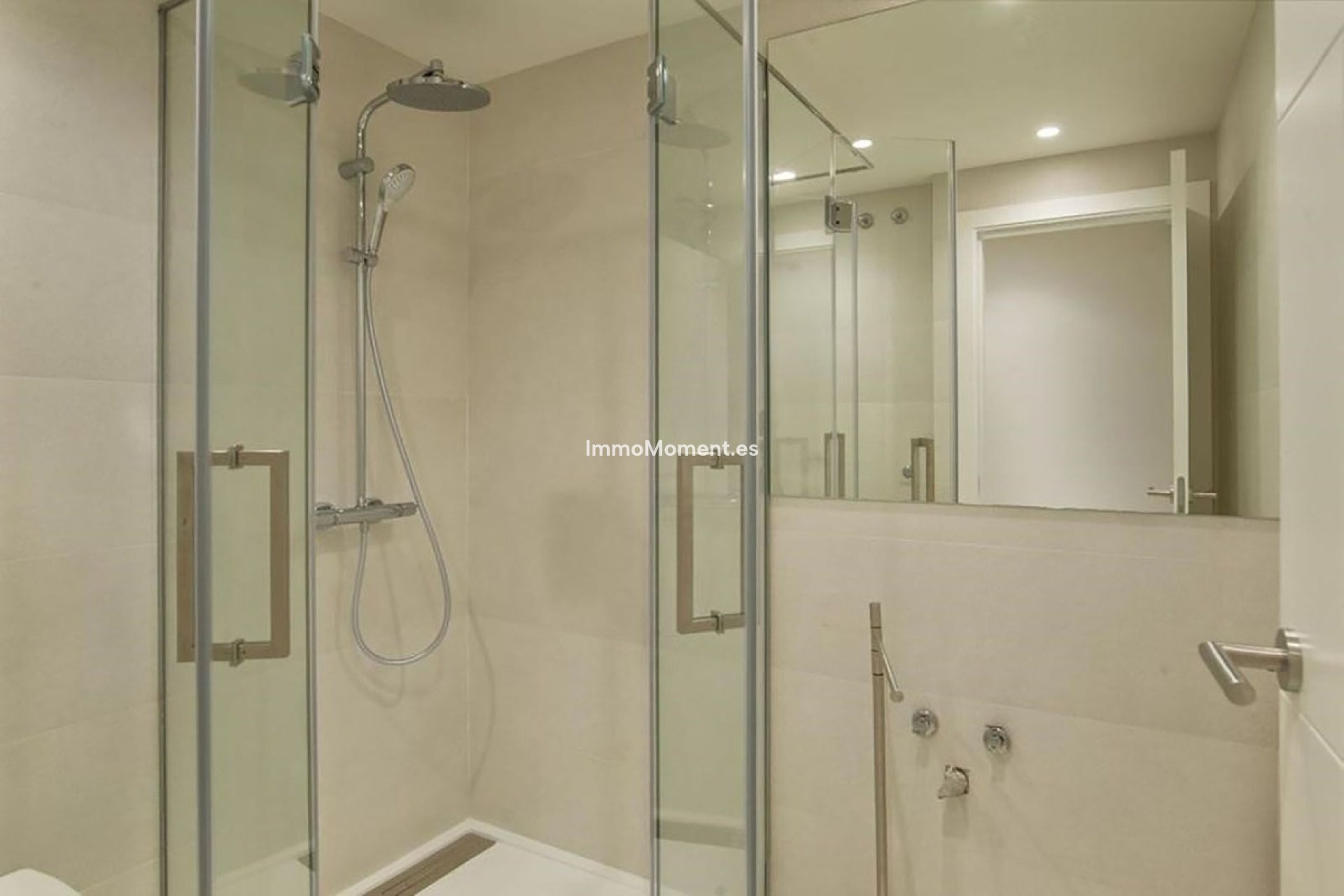 Resale - Detached villa - Marbella - Elviria