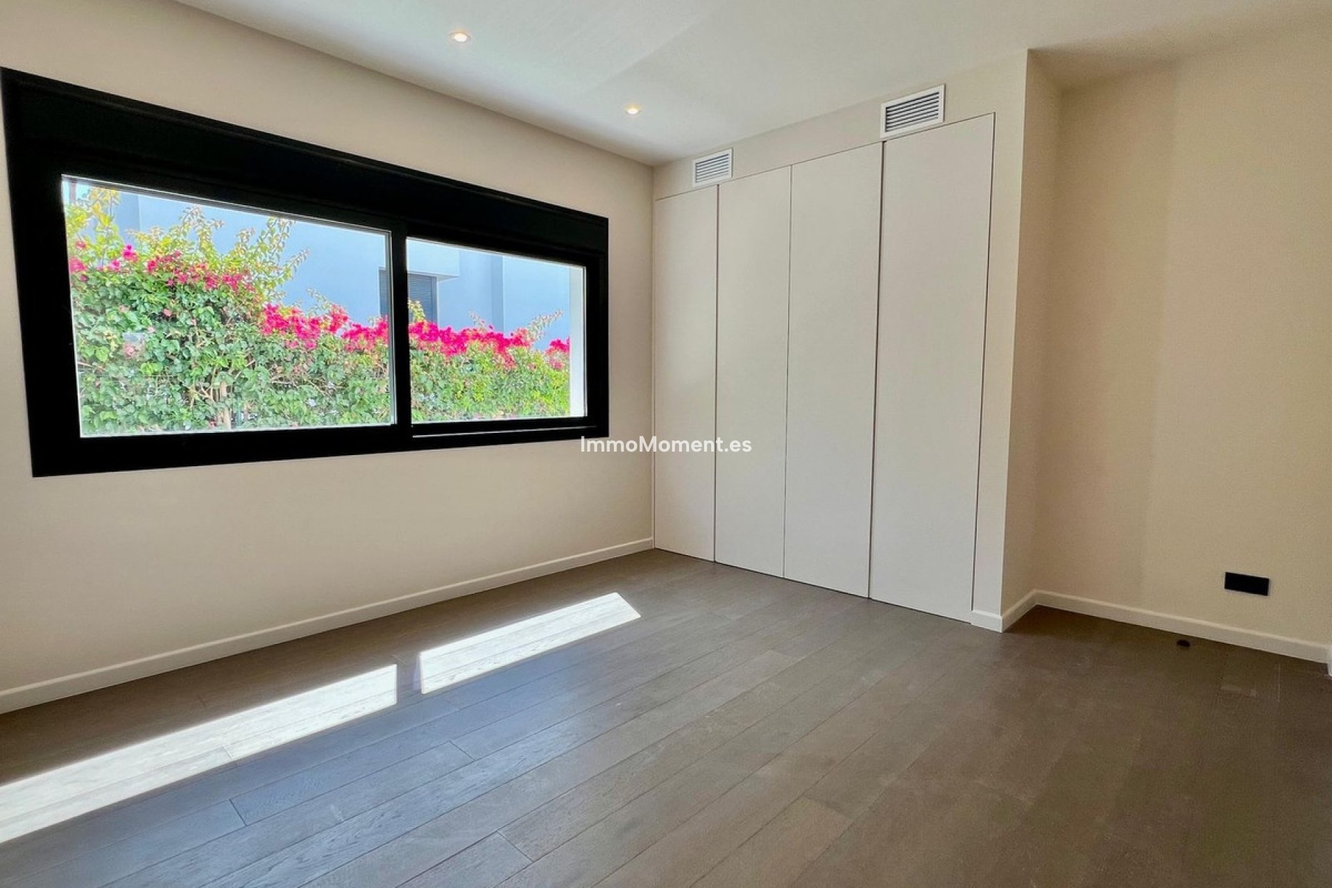 Resale - Detached villa - Marbella - Elviria