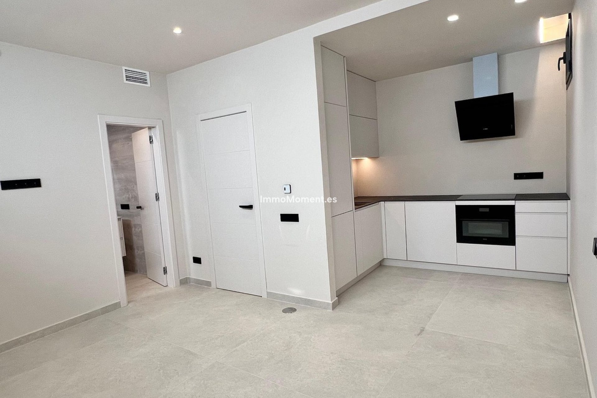 Resale - Detached villa - Marbella - Elviria