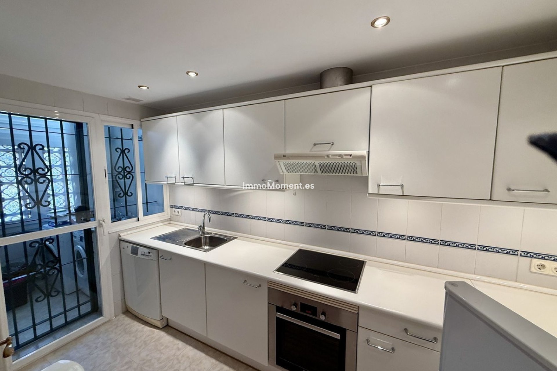 Resale - Detached villa - Marbella - Elviria
