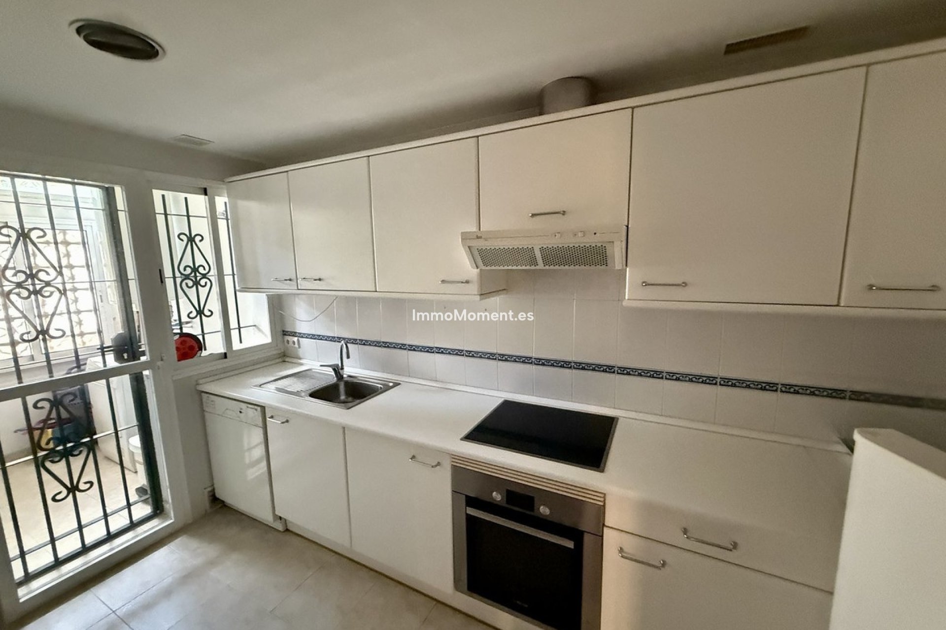 Resale - Detached villa - Marbella - Elviria