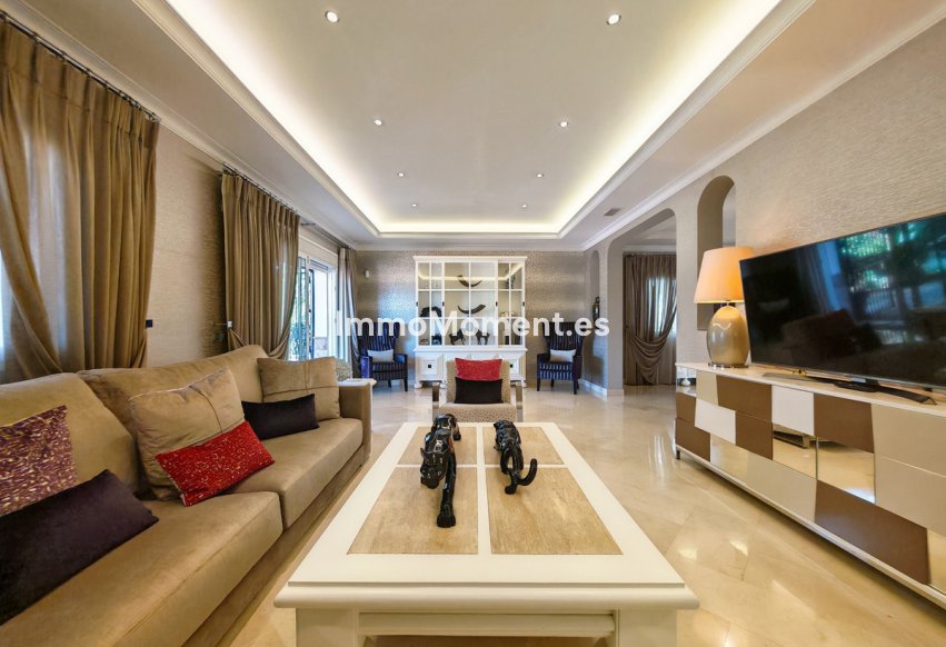 Resale - Detached villa - Marbella - Elviria