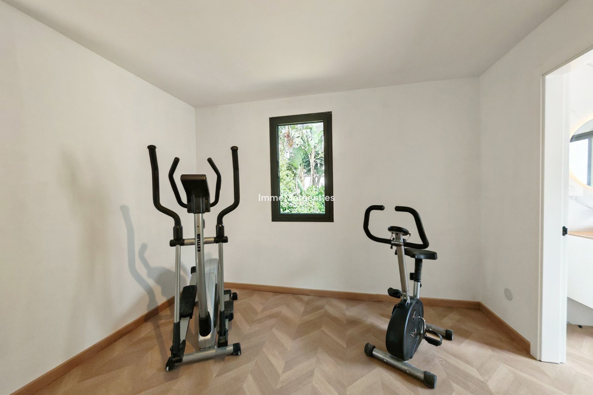 Resale - Detached villa - Marbella - Elviria
