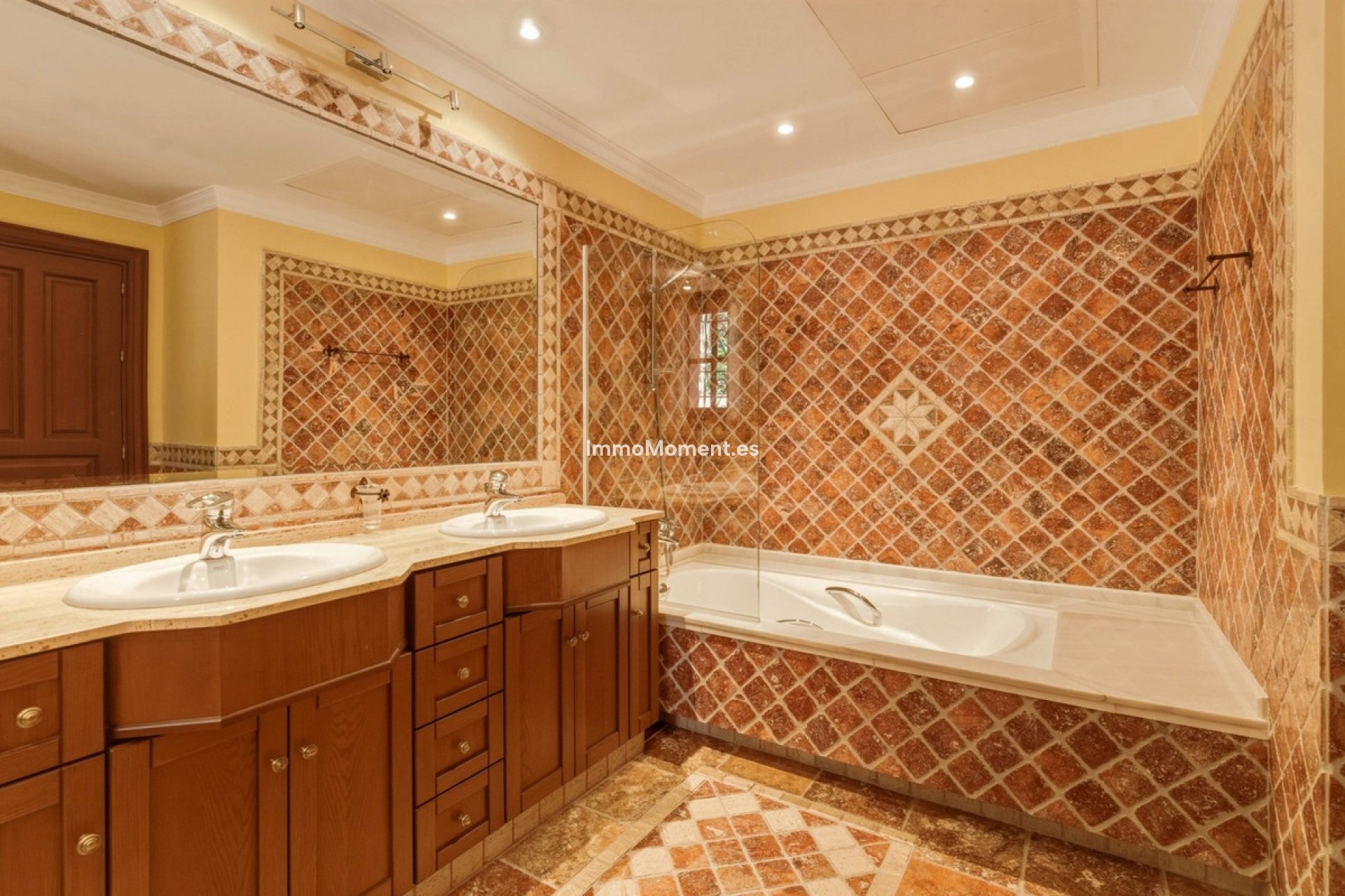 Resale - Detached villa - Marbella - Guadalmina Alta