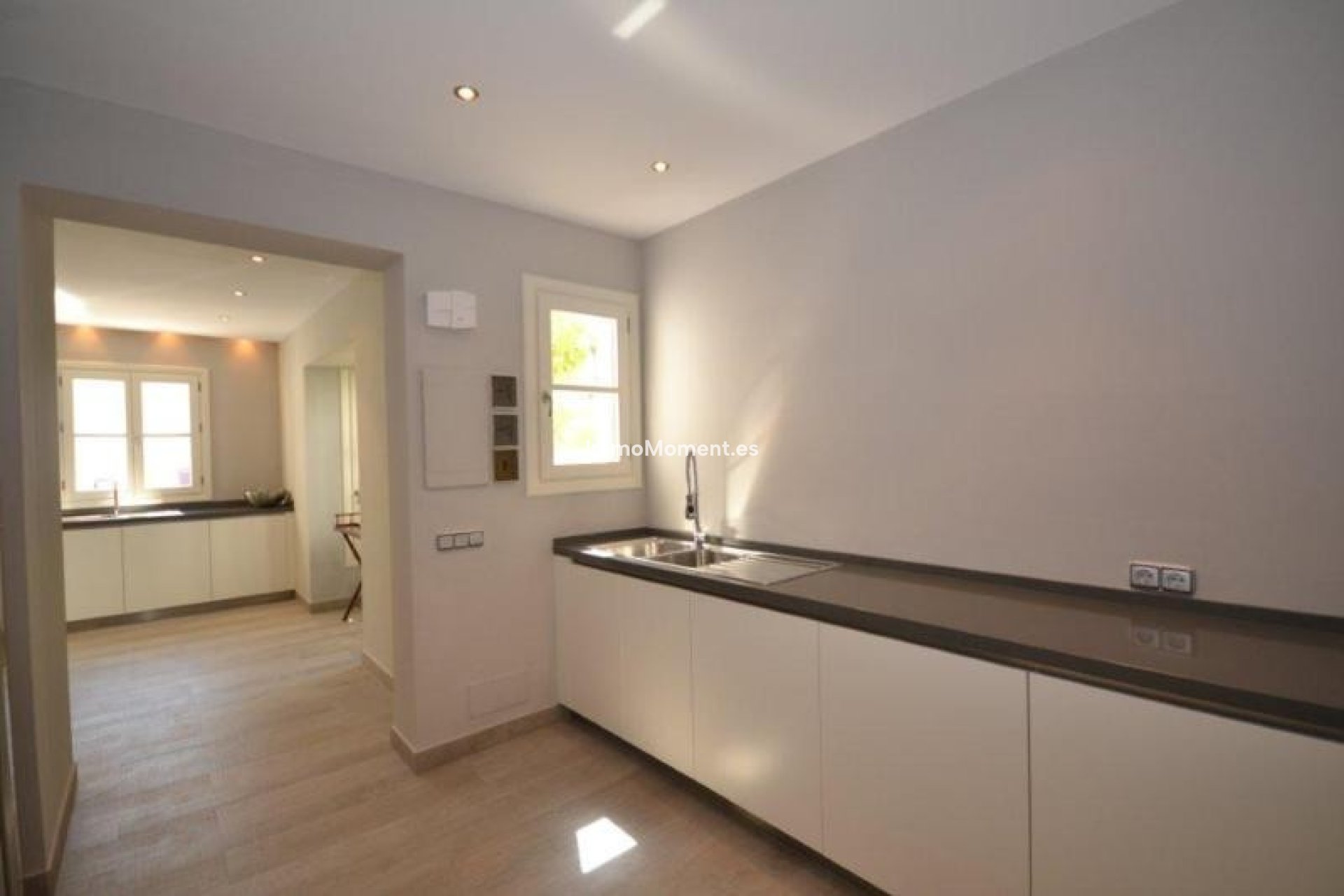 Resale - Detached villa - Marbella - Guadalmina Baja