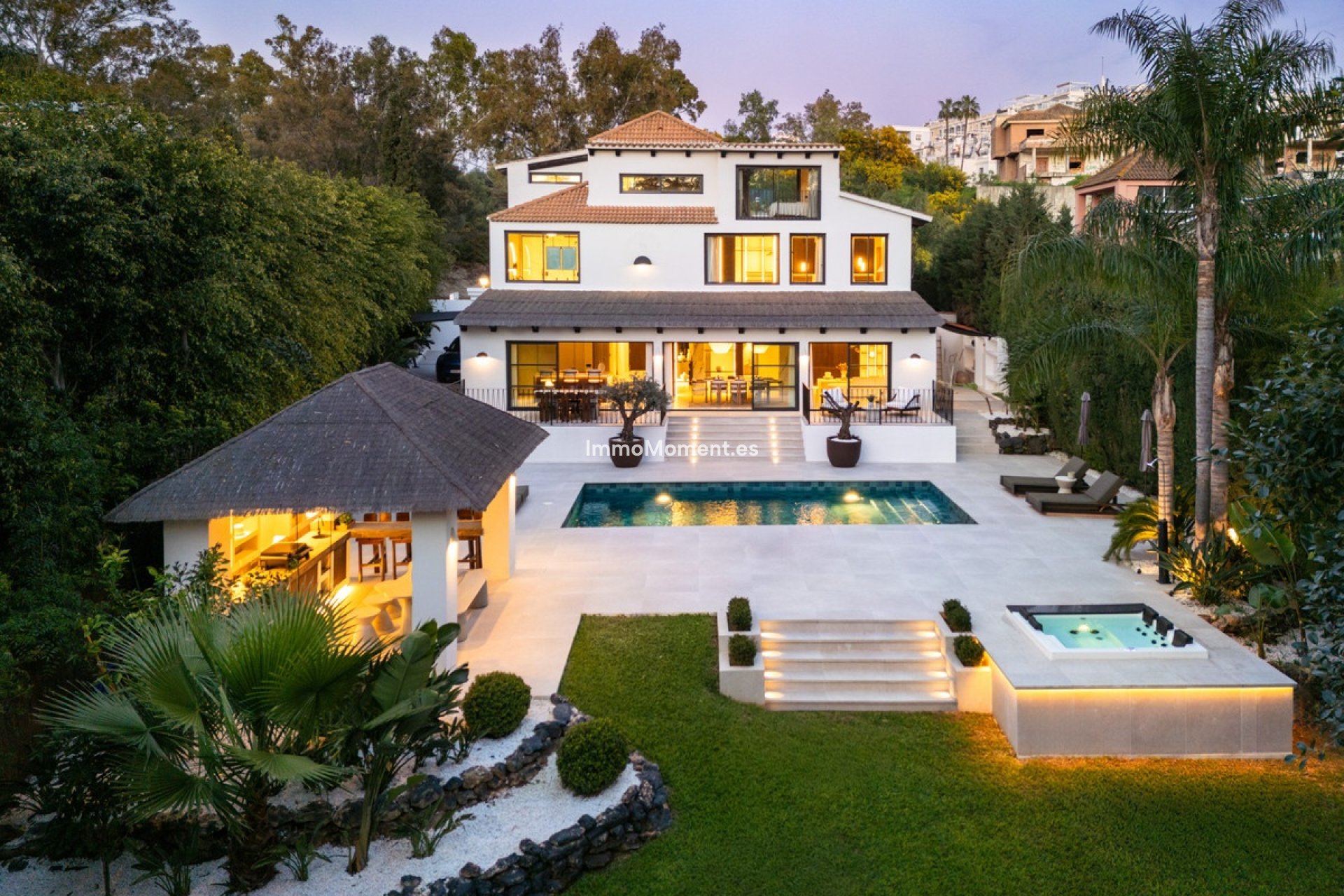 Resale - Detached villa - Marbella - Nueva Andalucía