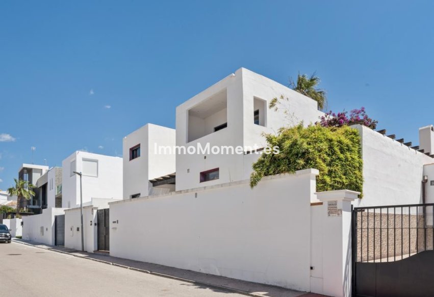 Resale - Detached villa - Marbella - Nueva Andalucía