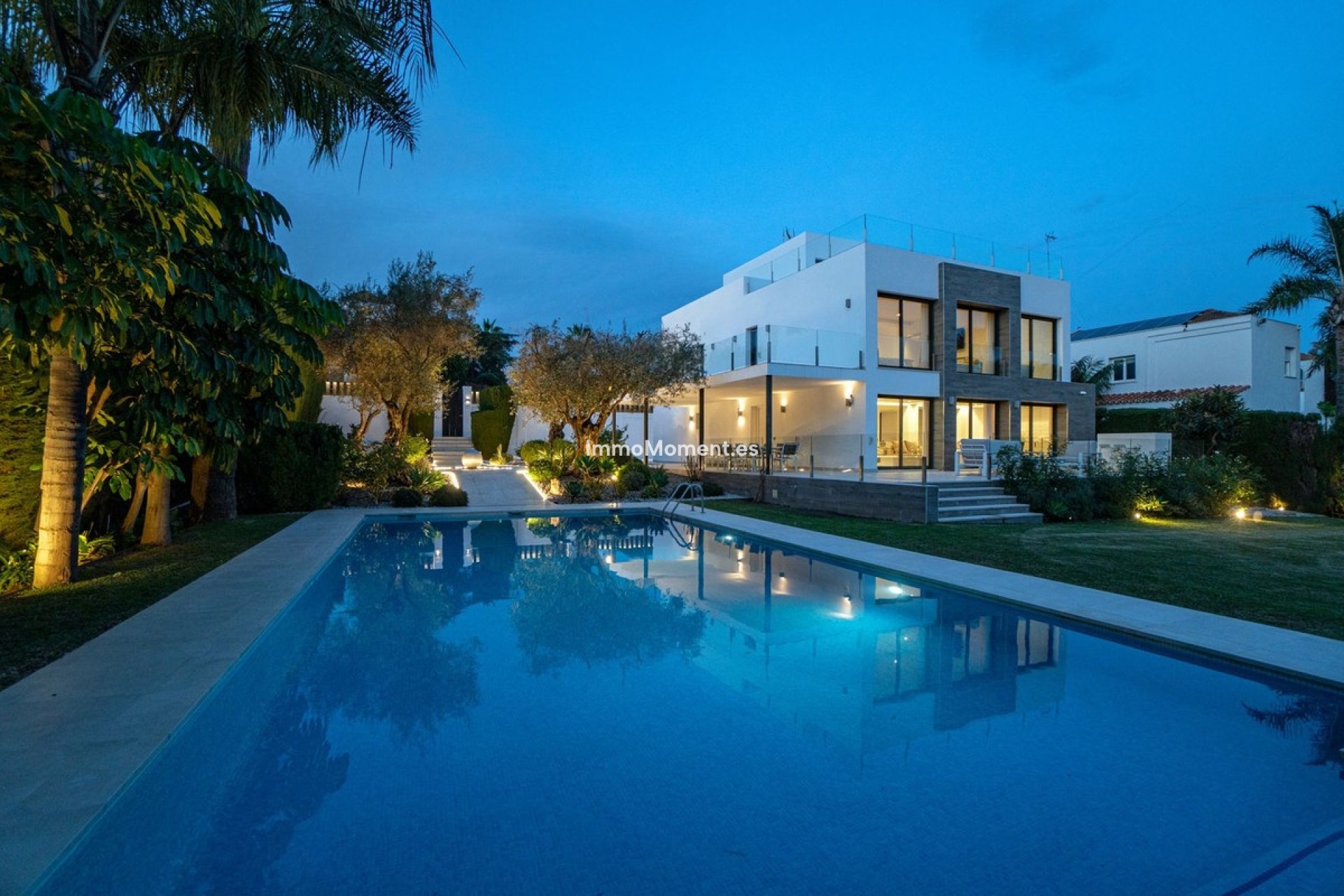 Resale - Detached villa - Marbella - Nueva Andalucía
