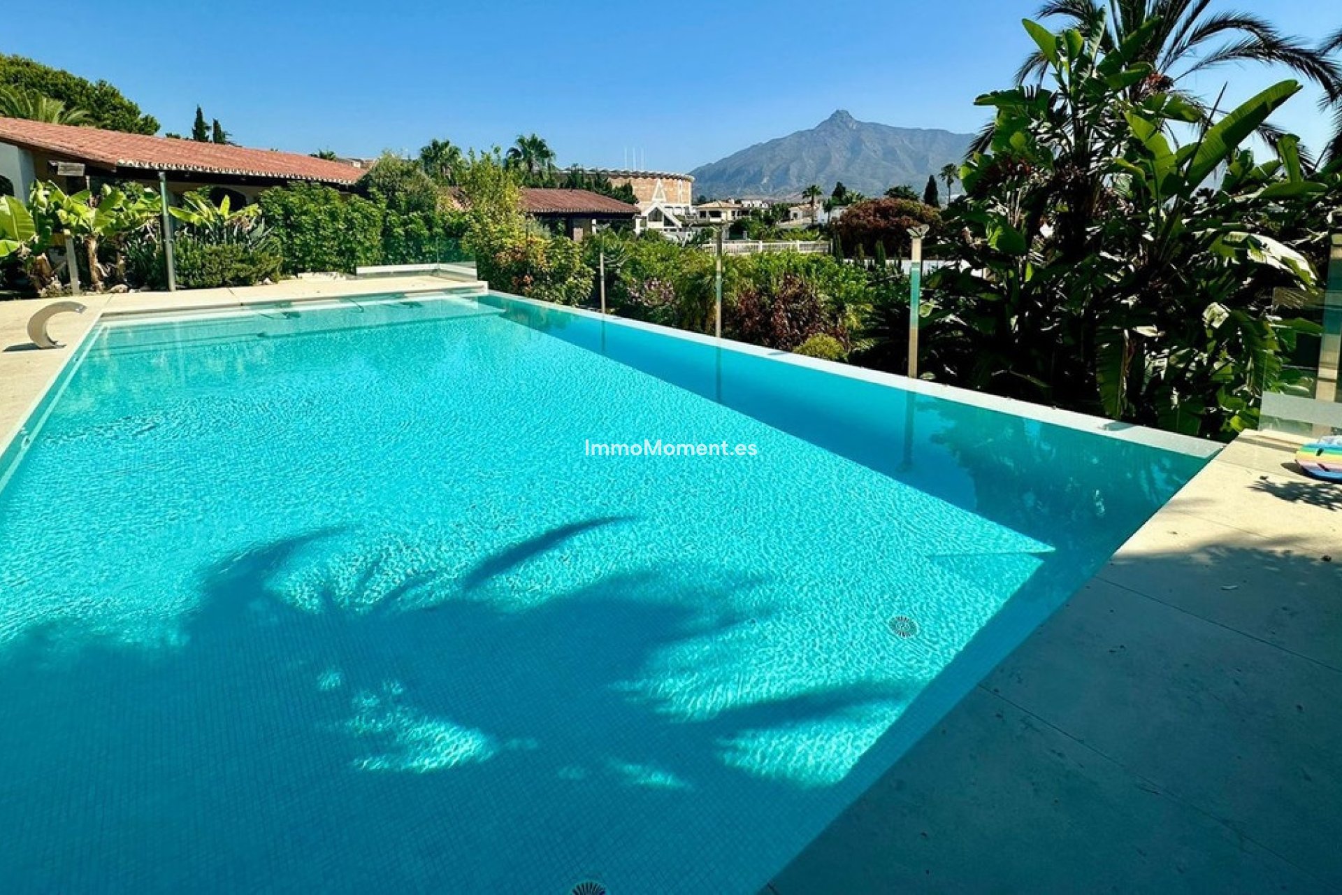 Resale - Detached villa - Marbella - Nueva Andalucía