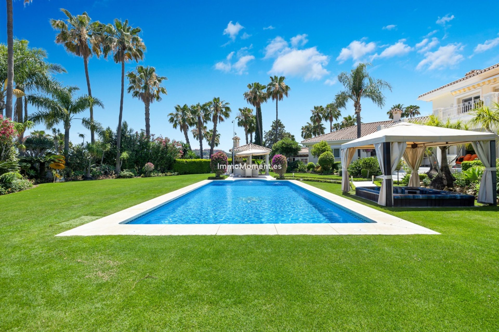 Resale - Detached villa - Marbella - Nueva Andalucía