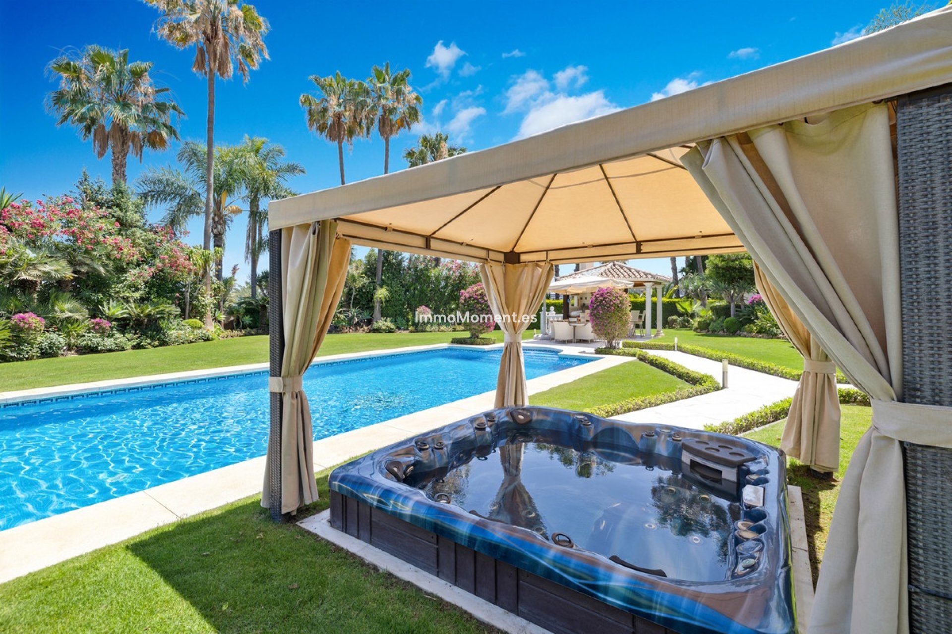 Resale - Detached villa - Marbella - Nueva Andalucía