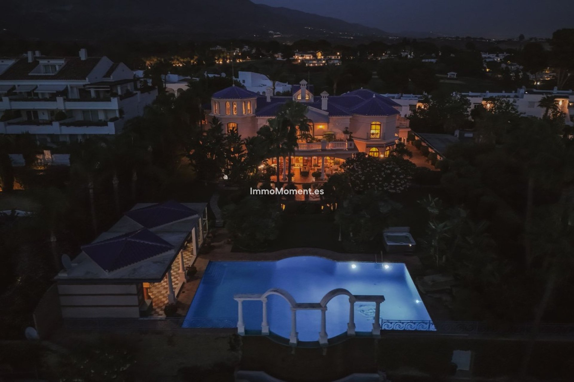 Resale - Detached villa - Marbella - Nueva Andalucía