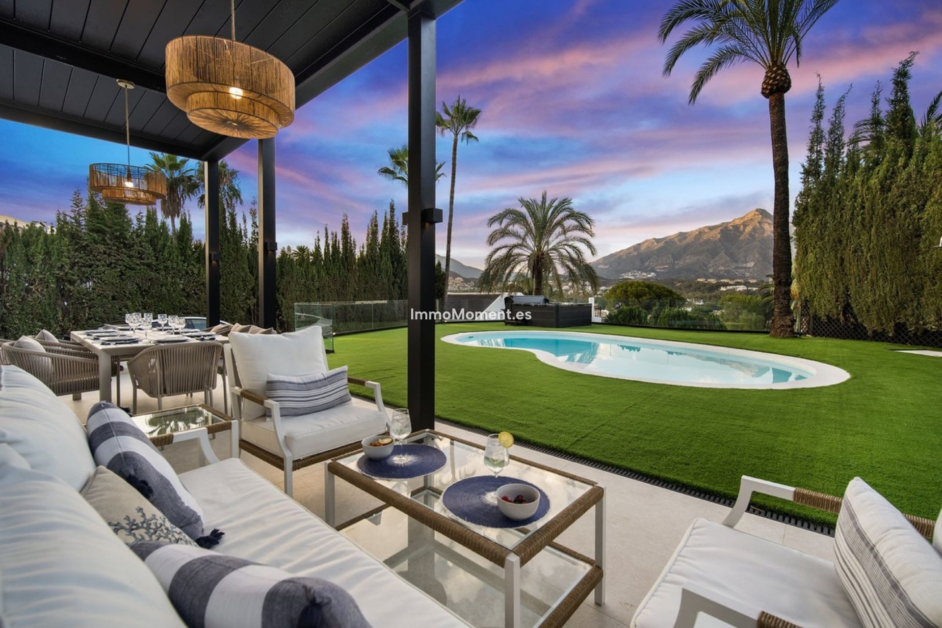Resale - Detached villa - Marbella - Nueva Andalucía