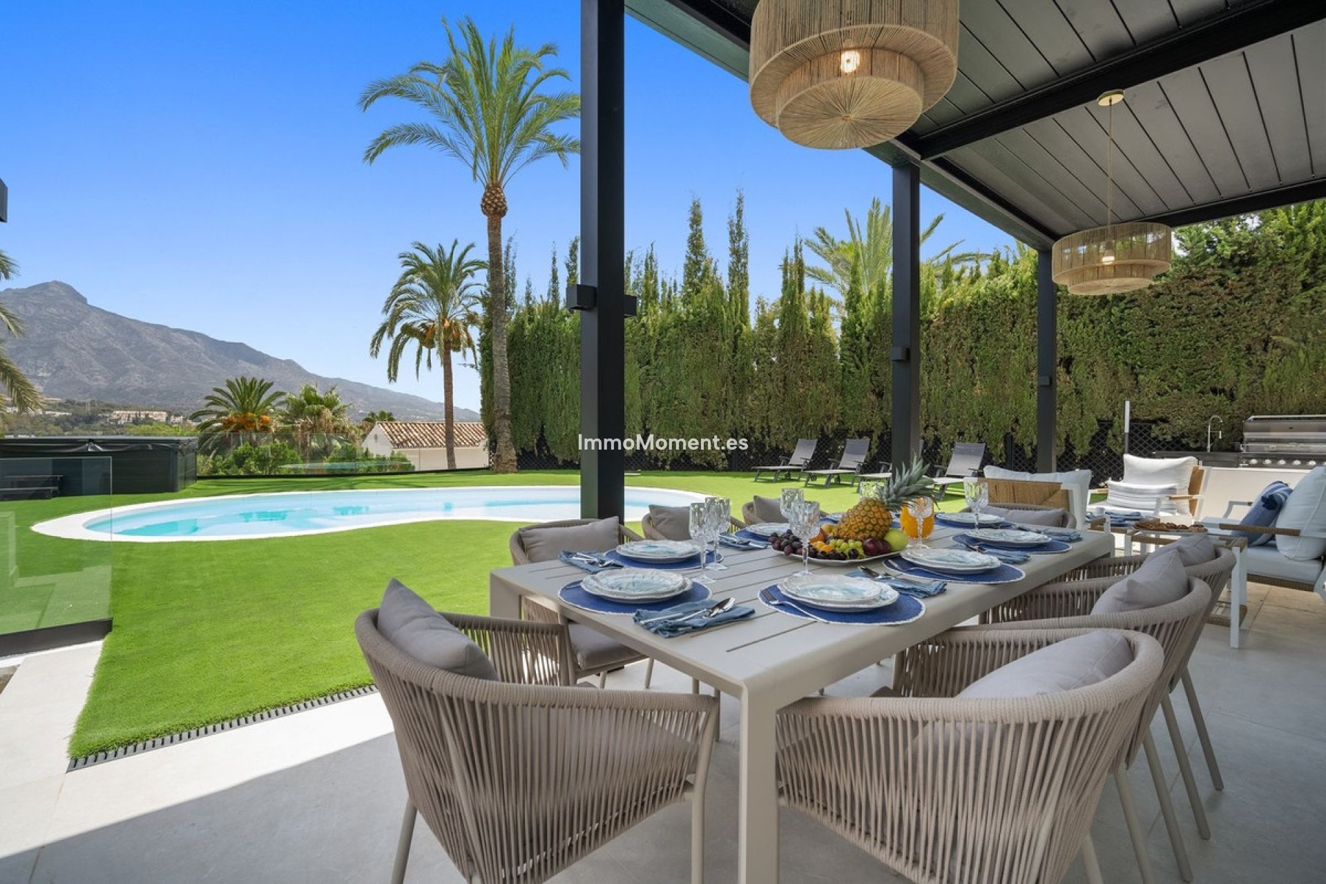 Resale - Detached villa - Marbella - Nueva Andalucía