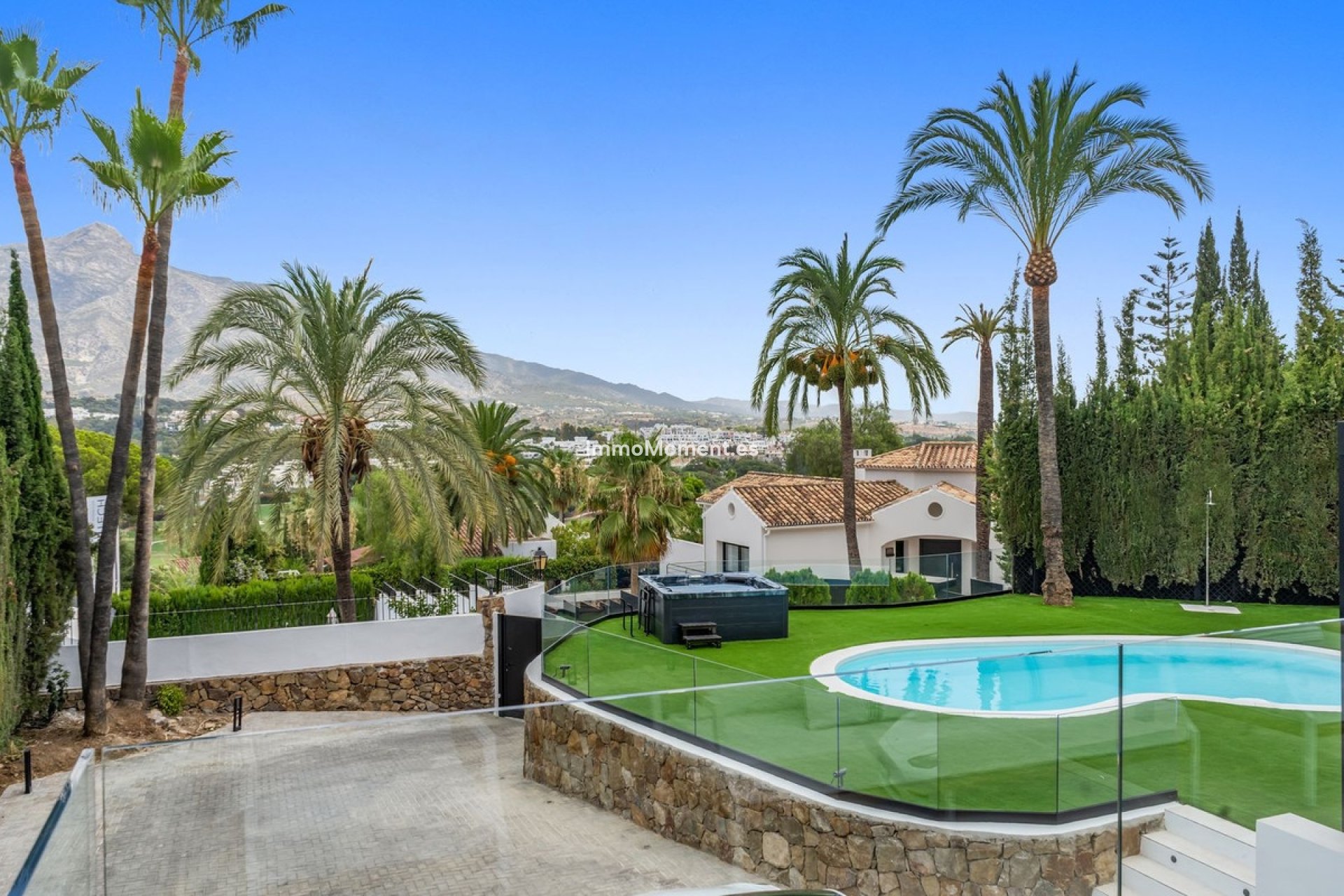 Resale - Detached villa - Marbella - Nueva Andalucía