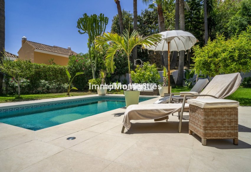 Resale - Detached villa - Marbella - Nueva Andalucía