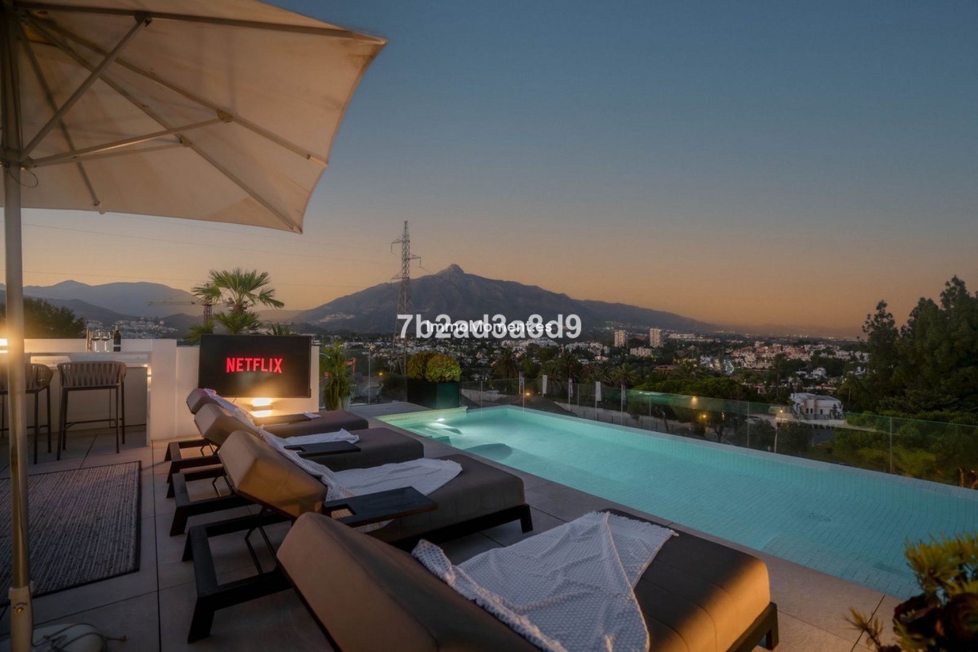 Resale - Detached villa - Marbella - Nueva Andalucía