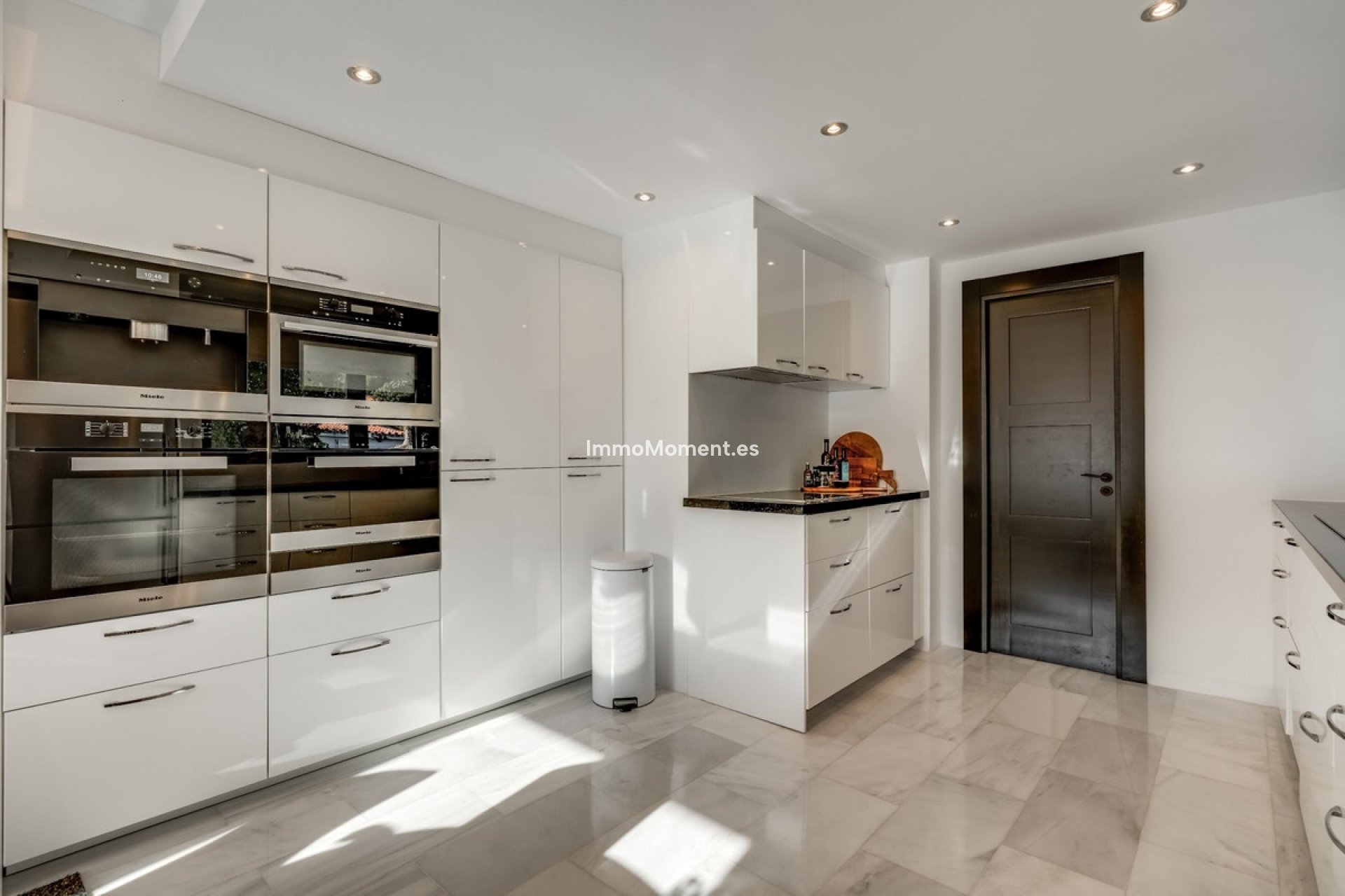 Resale - Detached villa - Marbella - Nueva Andalucía