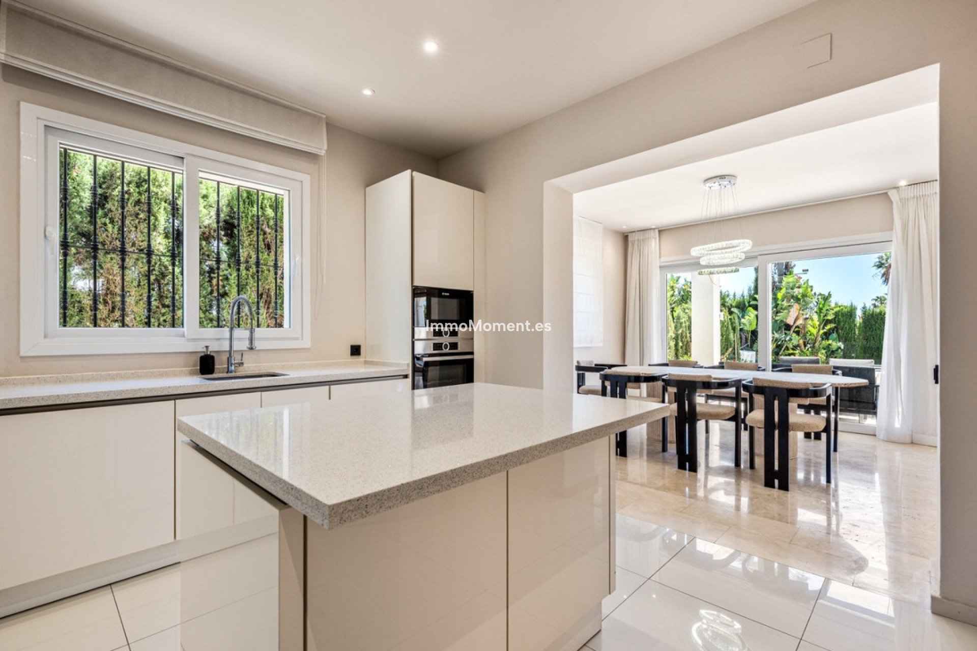 Resale - Detached villa - Marbella - Nueva Andalucía