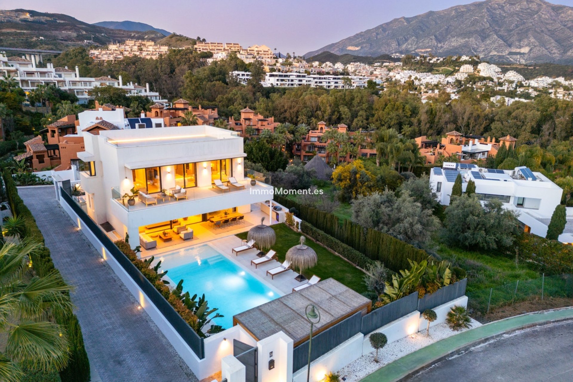 Resale - Detached villa - Marbella - Nueva Andalucía