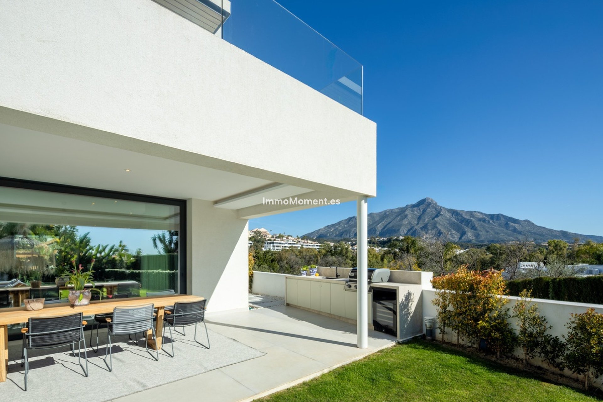 Resale - Detached villa - Marbella - Nueva Andalucía