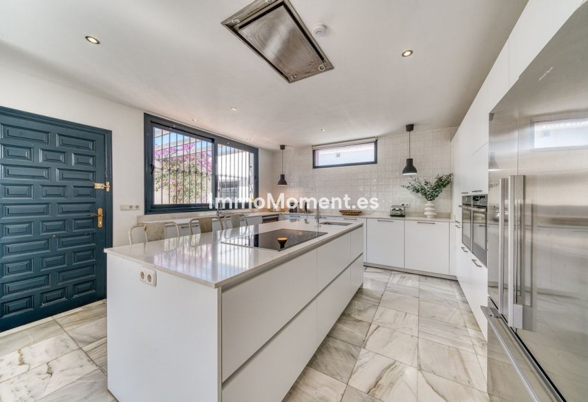 Resale - Detached villa - Marbella - Nueva Andalucía