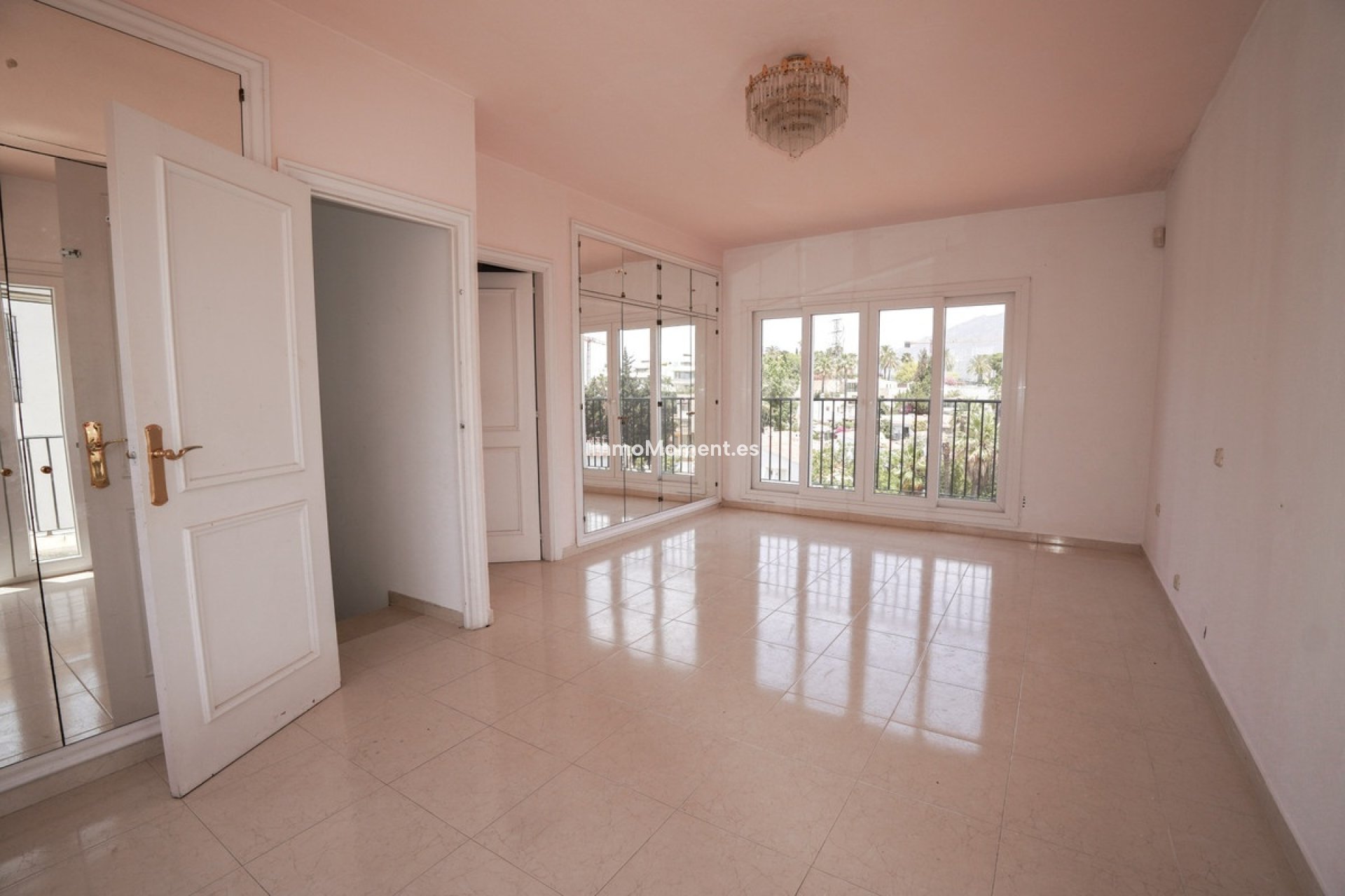 Resale - Detached villa - Marbella - Nueva Andalucía