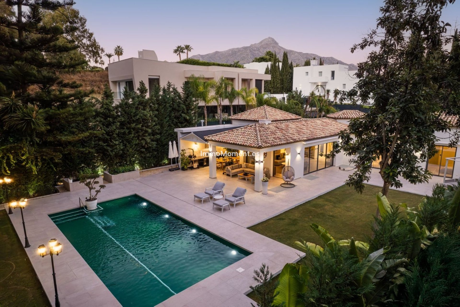Resale - Detached villa - Marbella - Nueva Andalucía