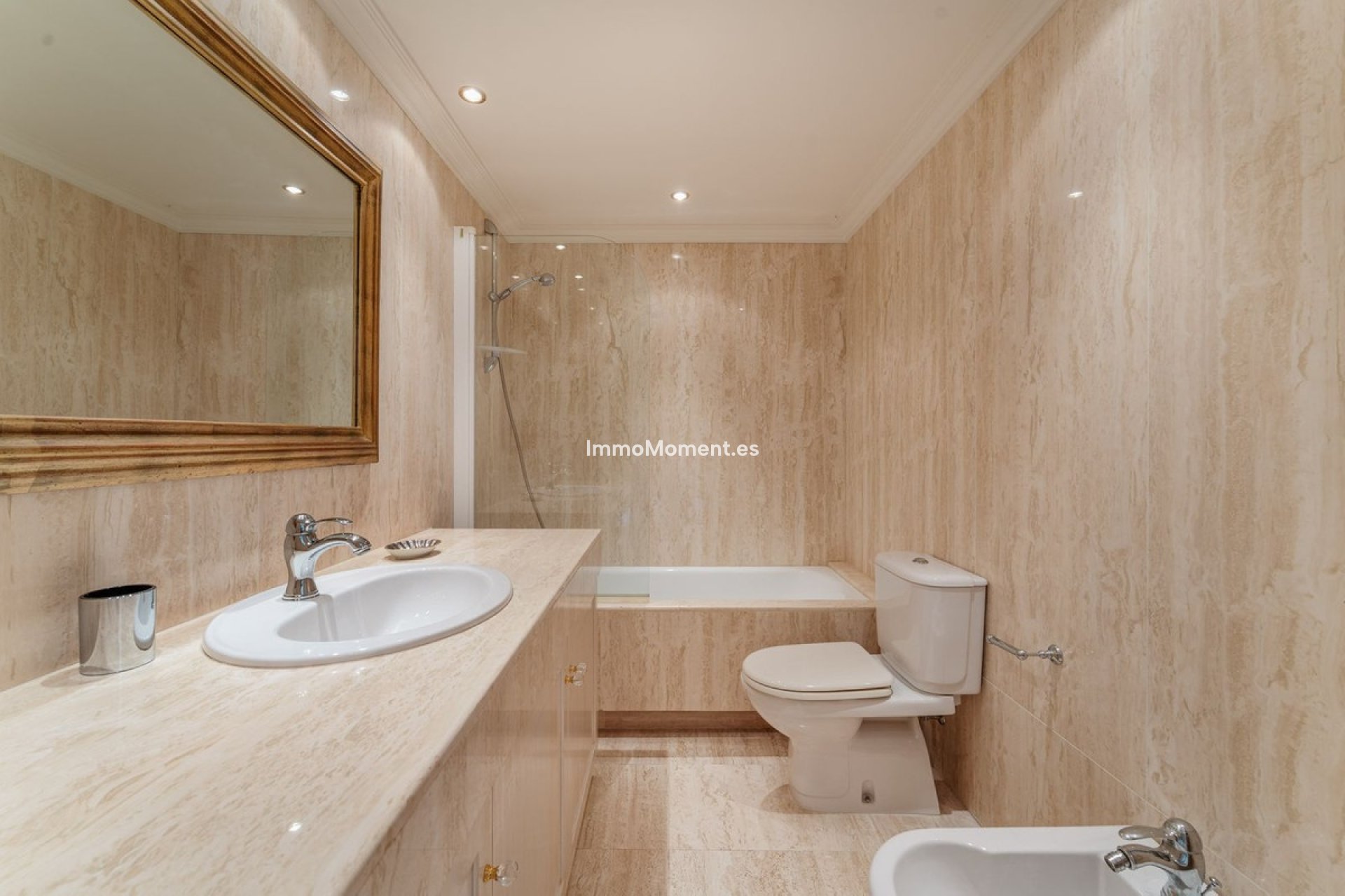 Resale - Detached villa - Marbella - Nueva Andalucía