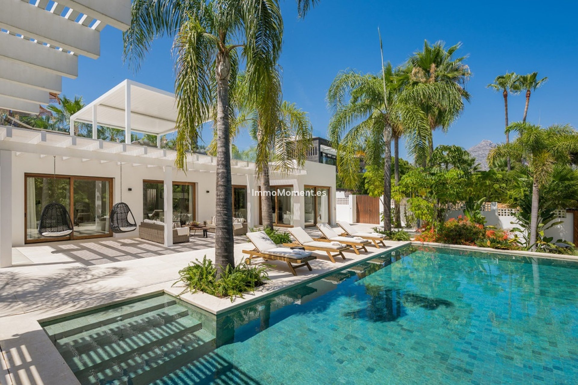 Resale - Detached villa - Marbella - Nueva Andalucía