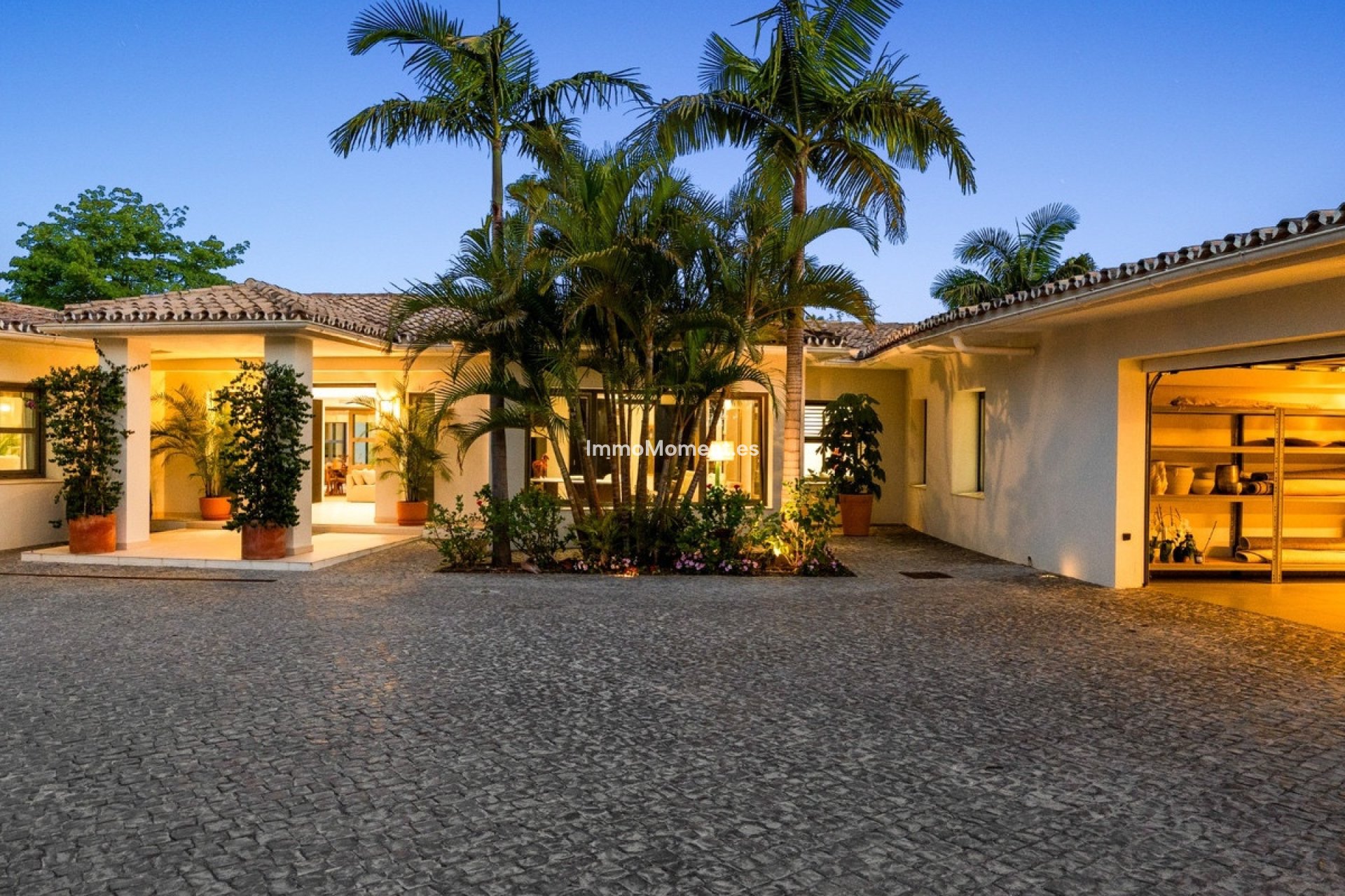 Resale - Detached villa - Marbella - Nueva Andalucía