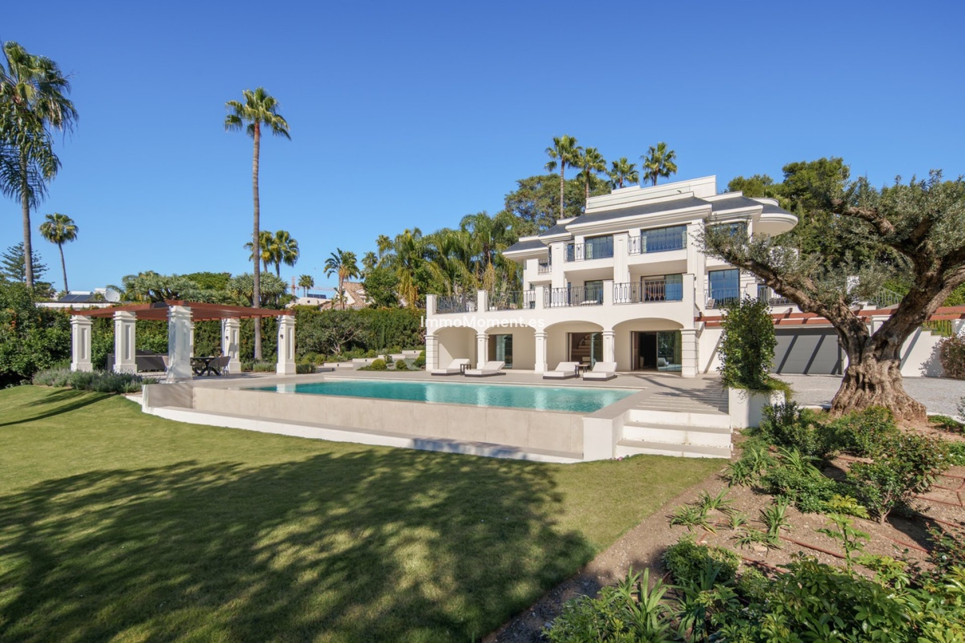 Resale - Detached villa - Marbella - Nueva Andalucía