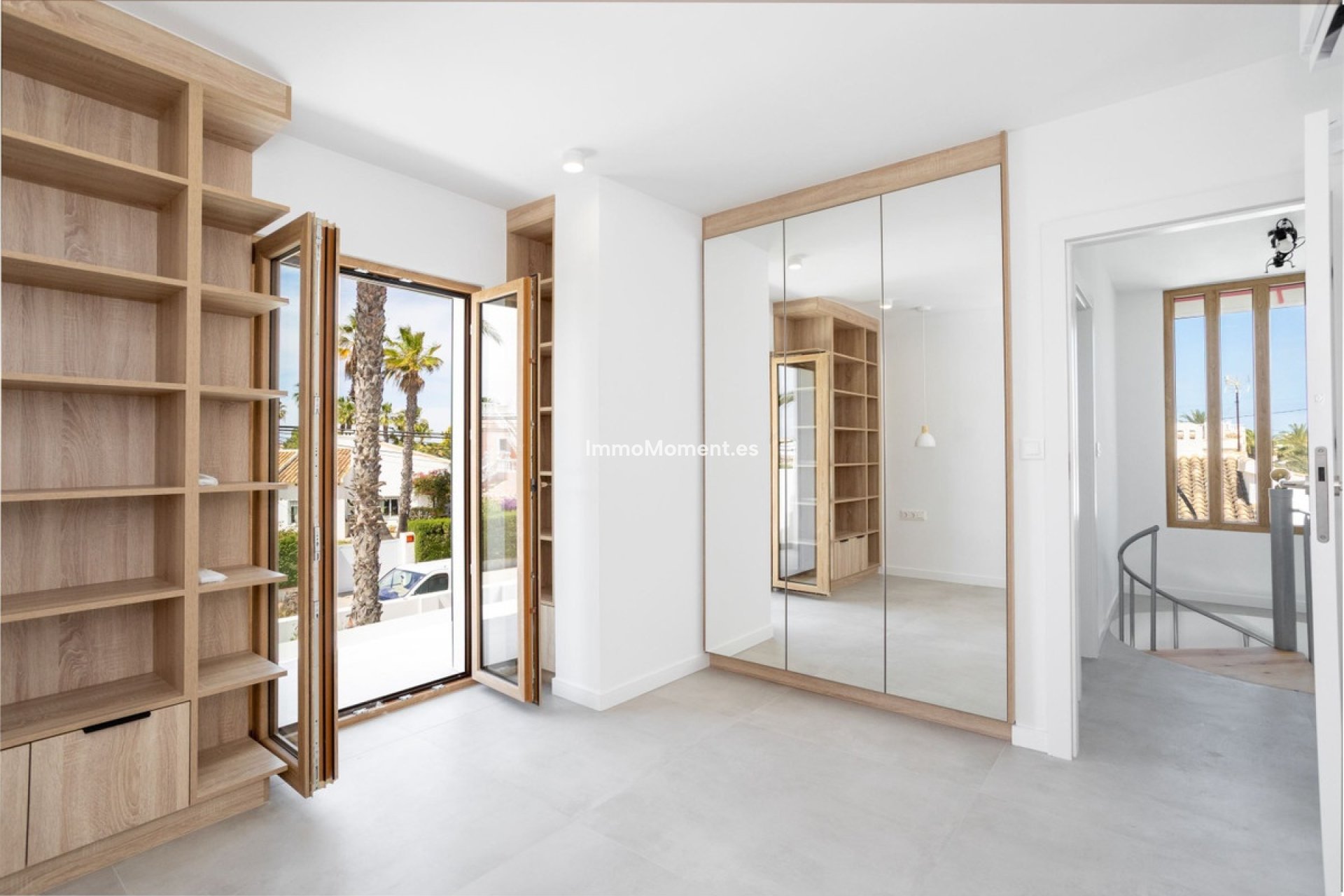 Resale - Detached villa - Orihuela Costa - Cabo roig - La Zenia