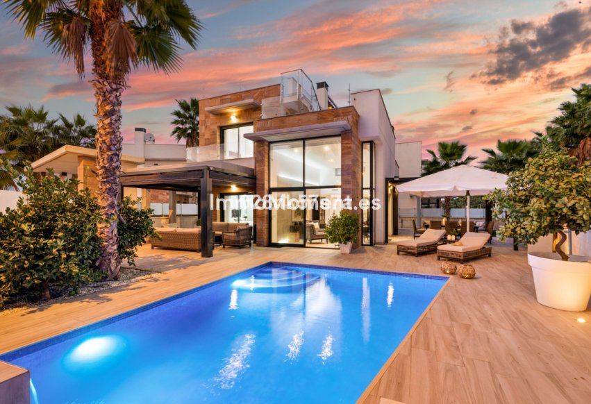 Resale - Detached villa - Orihuela Costa - Cabo roig - La Zenia