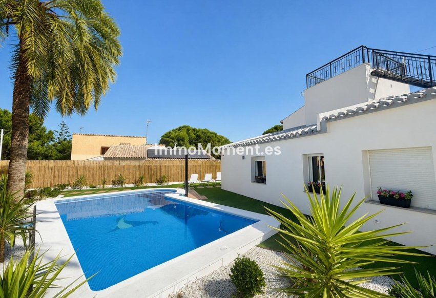 Resale - Detached villa - Orihuela Costa - Punta Prima