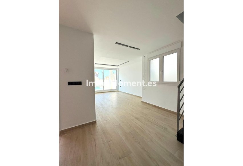 Resale - Detached villa - Torrevieja - Aguas Nuevas